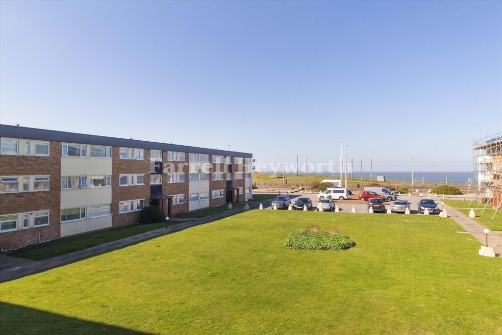 3-bed flat on Pembroke Court, Queens Promenade, Blackpool, £99,950