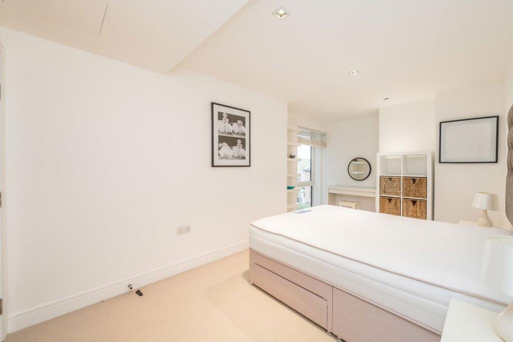 Apartment in Twickenham - More