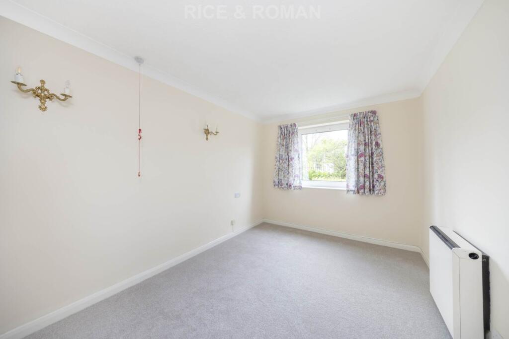 Apartment in Windsor - More
