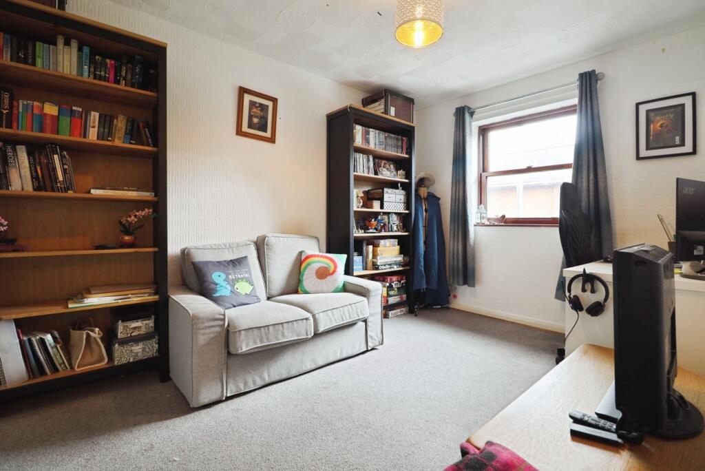 Apartment in Cardiff, Adamsdown - View 5