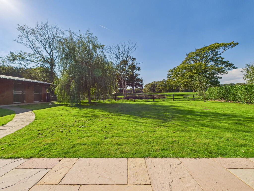 Forest Lane, Castle Goring, Worthing, BN13 3FD photo 2