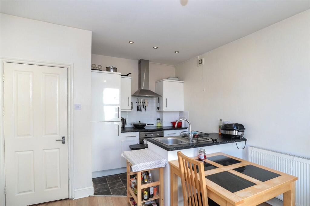 Apartment in Portsmouth - View 4
