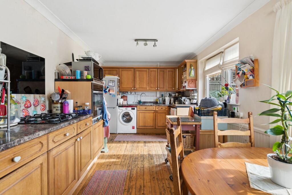 House in Tylers Green, Totteridge - View 3