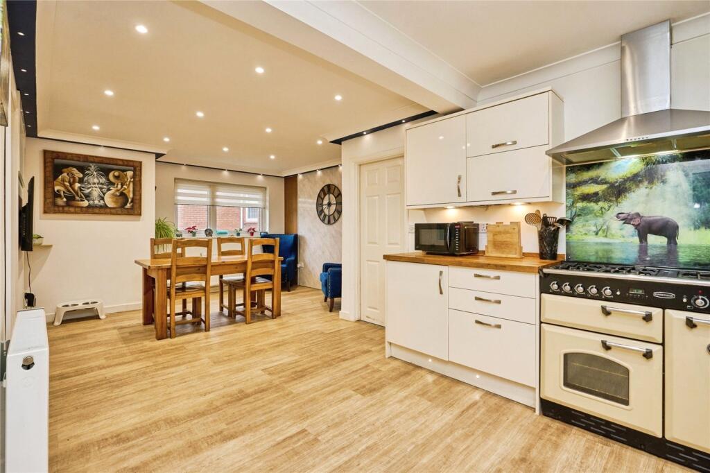 House in Newport, Gunville - View 4