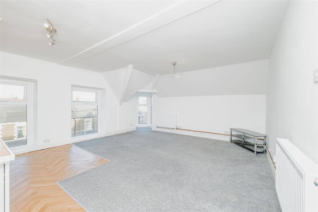 Apartment in Barry, Vale of Glamorgan - View 2