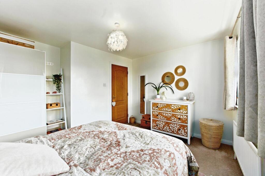 Apartment in Croydon - View 5
