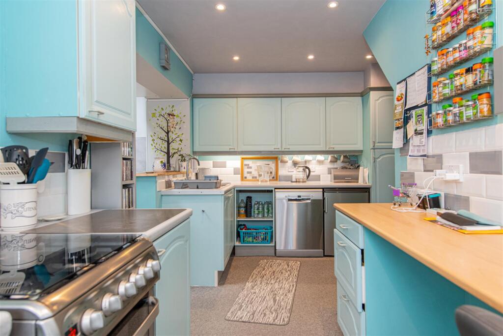 House in Northampton, West Northamptonshire - More