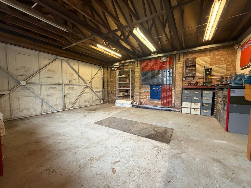 Blackshots Lane, Grays, RM16 photo 3