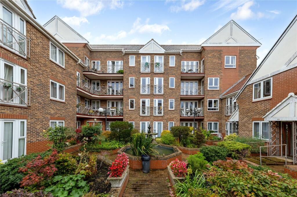 2-bed flat on Sheen Road, Richmond, TW9, £500,000