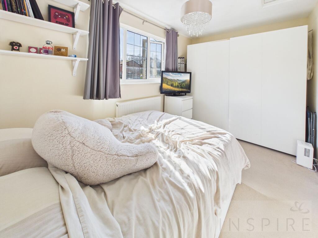 House in Crawley, Broadfield - View 2