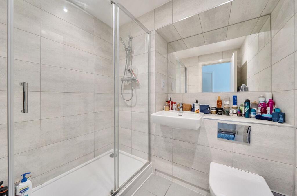 Apartment in Southall - View 5