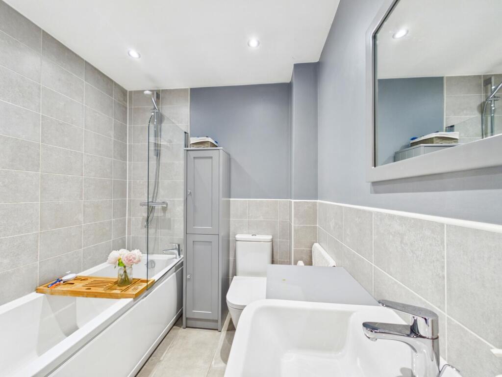 House in Wakefield - View 5