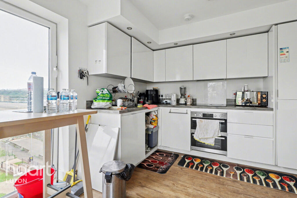 Main image of property: Kimpton Road, Luton