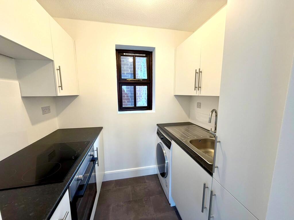 Apartment in Milton Keynes - View 3
