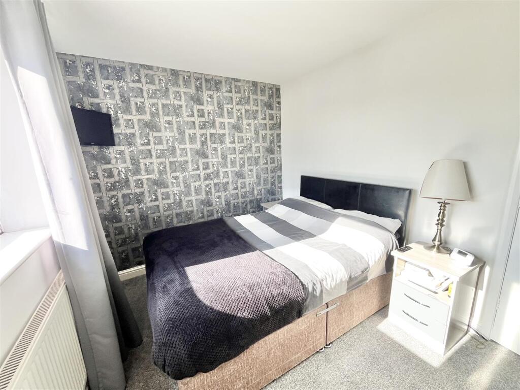 Sherwood Road, Rainworth, Mansfield - More