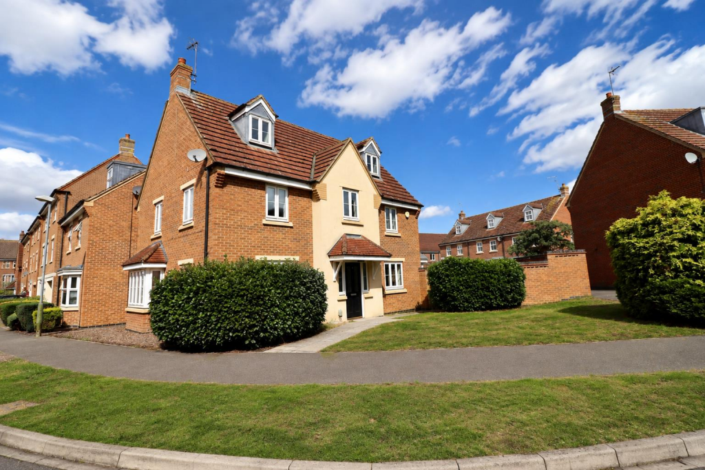 Main image of property: Harewood Crest, Brough