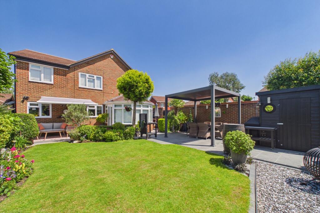 Lincolnshire Gardens, Warfield, Berkshire, RG42 - More