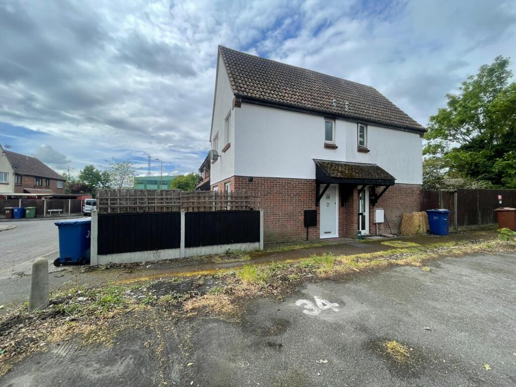 Main image of property: Chapel Close, Grays, RM20 3JG