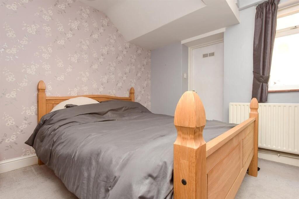 Apartment in Reigate and Banstead, Reffles Bridge, Earlswood - View 5
