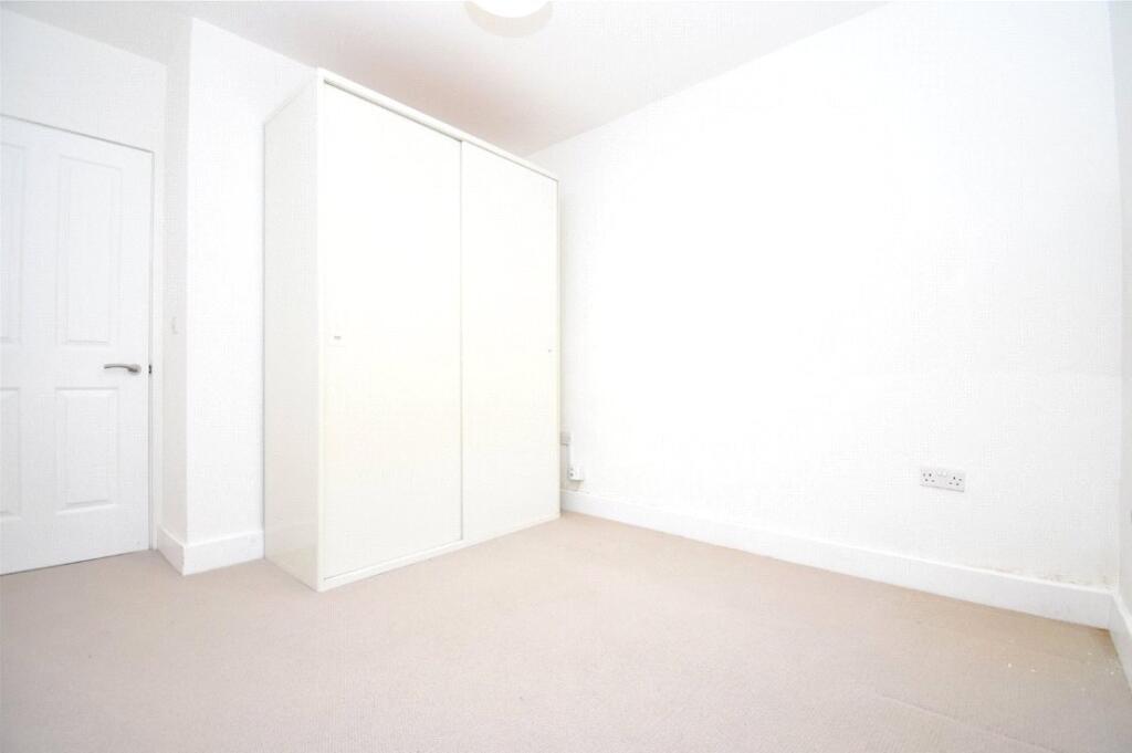 Pelican Lane, Newbury, Berkshire, RG14 - View 6
