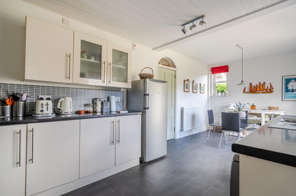 Upper Marsh Road, Warminster, BA12 photo 5