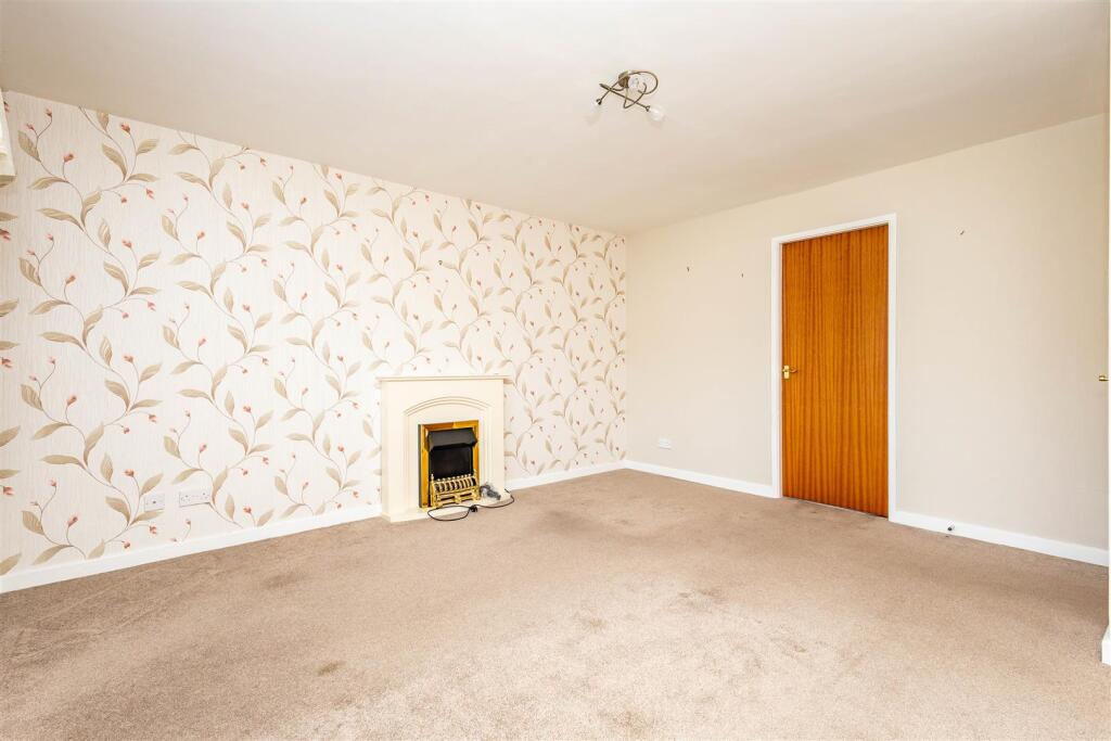 Apartment in Preston - View 5