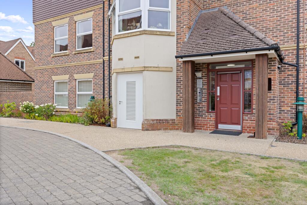 Parham House, King George's Drive, Bramshott Place, Liphook, Hampshire, GU30 photo 2