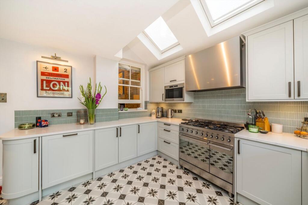 House in London, Harold Gibbons Court, Charlton - View 4