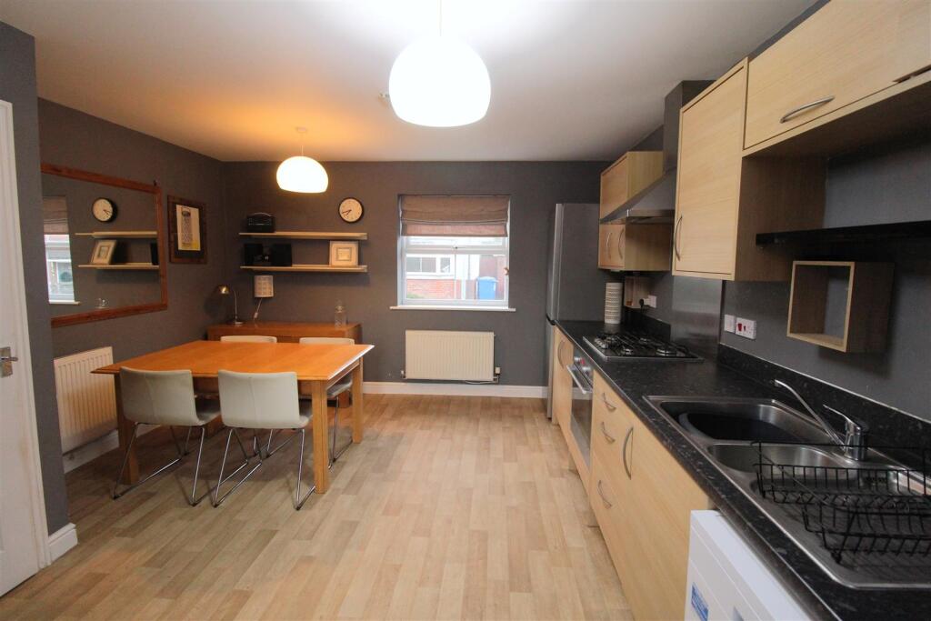 House in Minster-on-Sea, Merryman's Hill - View 4