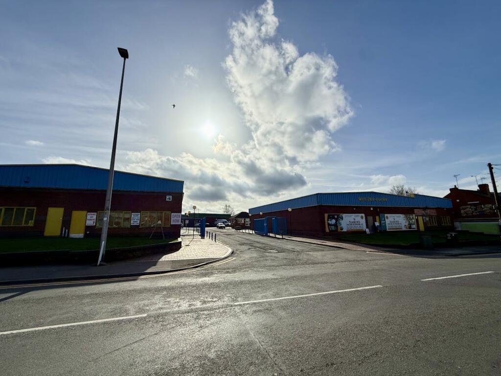 Queens Court Trading Estate, West Bromwich, B70 9EG