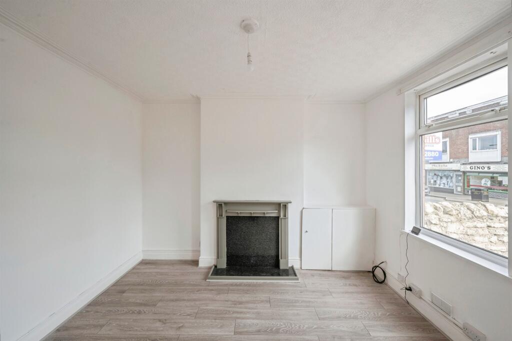 House in Doncaster, Conanby - More