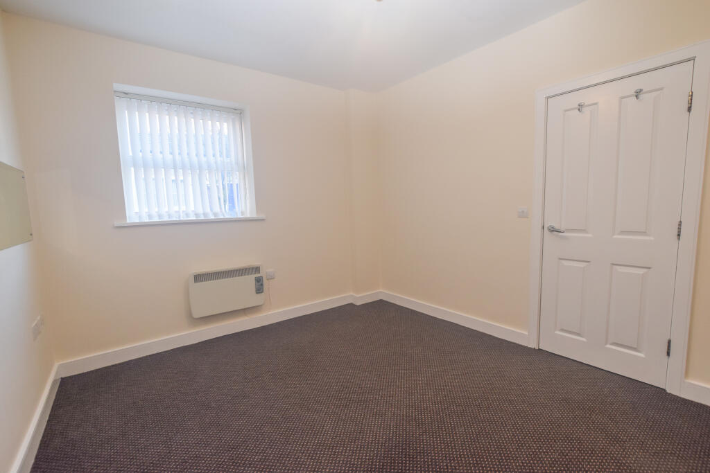Apartment 8, Cambridge Court, Cambridge Road, Ellesmere Port CH65 4AQ - More
