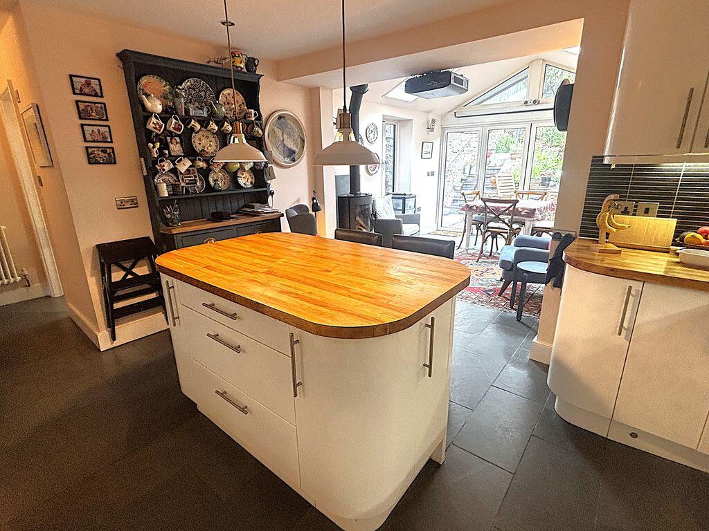 House in Newport, Abergavenny - More
