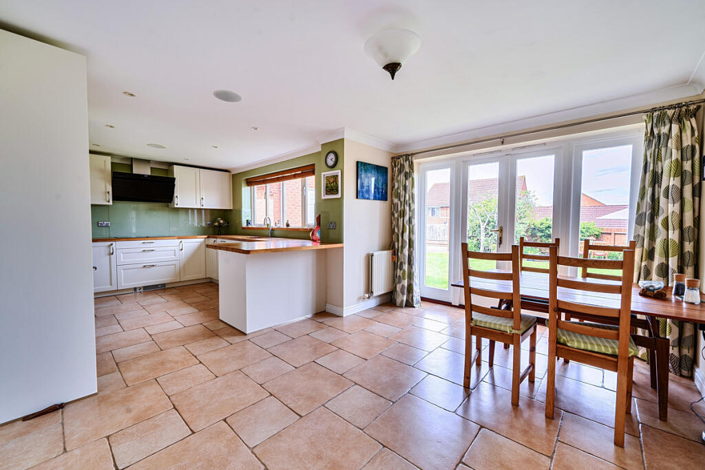 House in Milton Keynes, Grange Farm, Shenley Church End - View 4