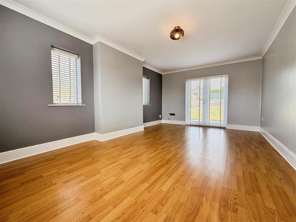 Fourth Avenue, Edwinstowe, Mansfield - View 4