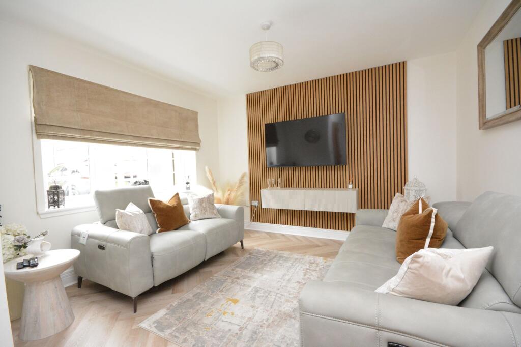 House in Larbert, Kinnaird Village - View 5