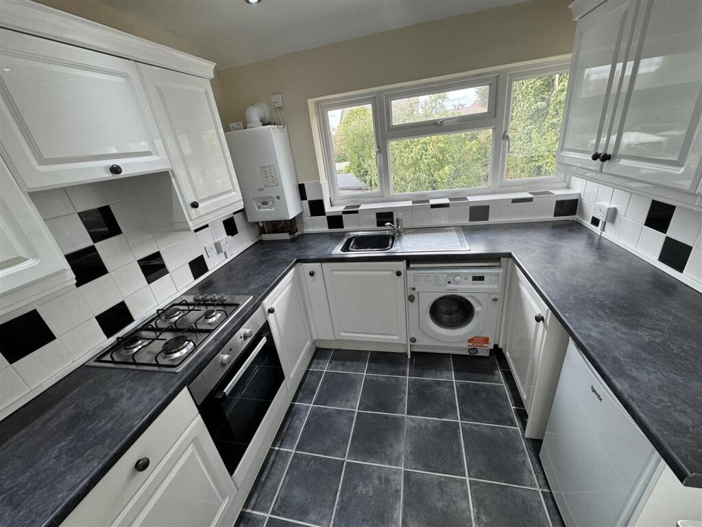 Apartment in Basildon, Essex - View 3