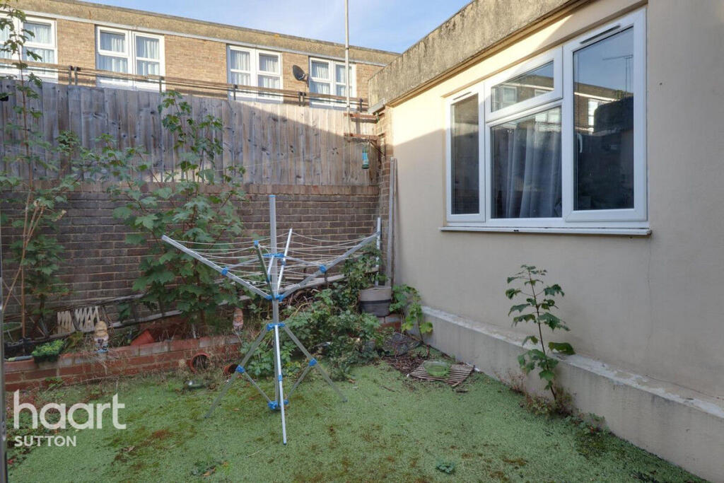 Porchfield Close, Sutton photo 2