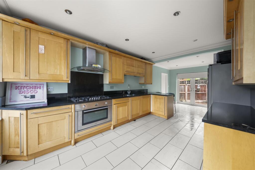 Swakeleys Road, Ickenham photo 3