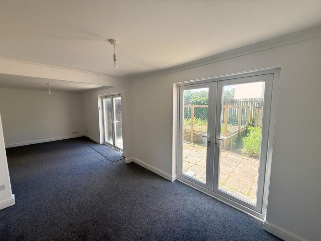 House in Cwmbrân, Coed Eva, Fairwater - More