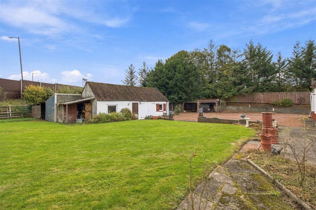 House in Lenzie, Claddens Holdings - More