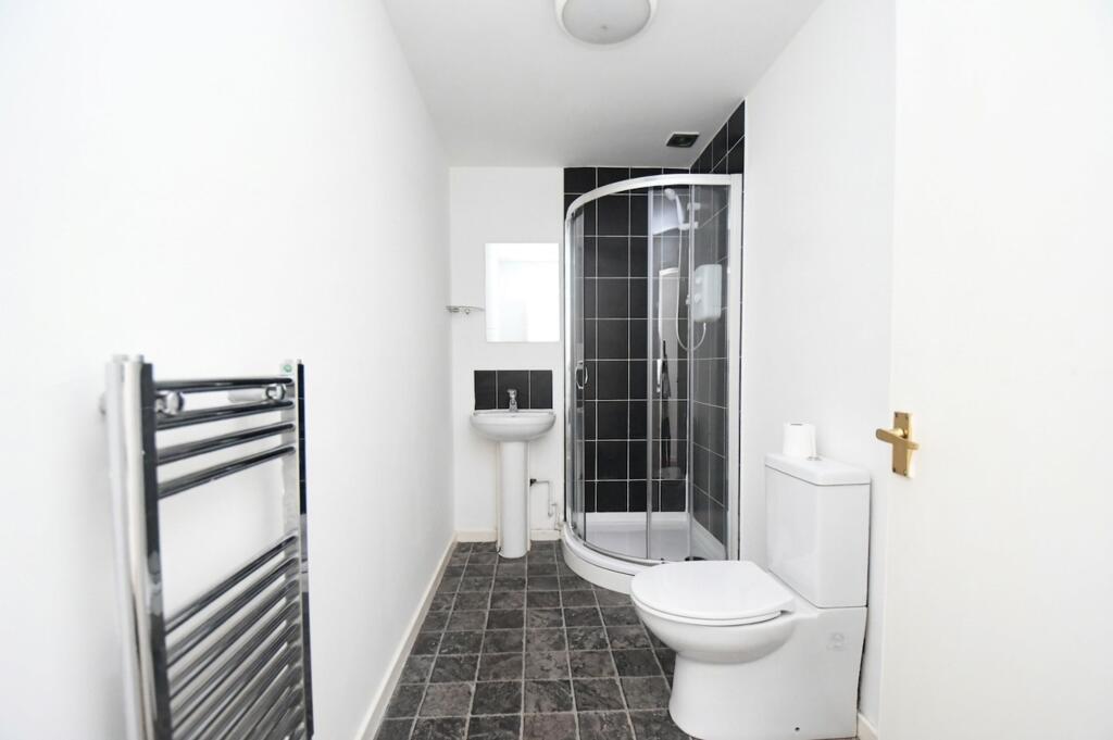 Apartment in Salford, Patricroft - View 4