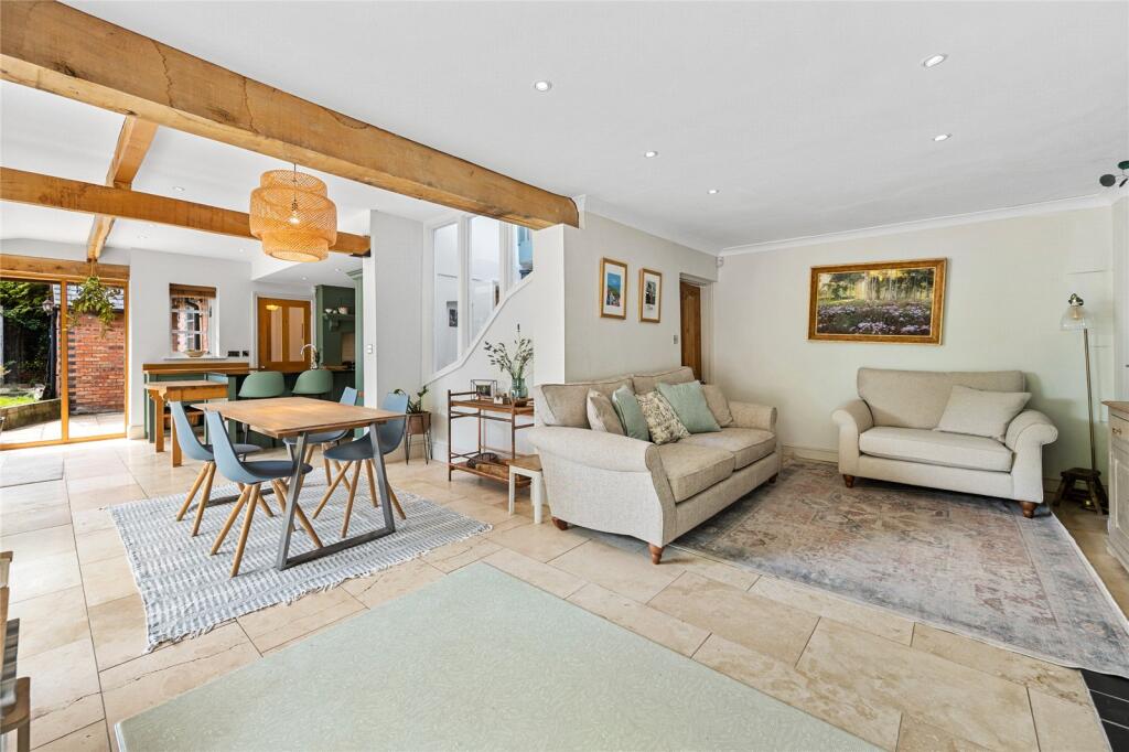 The Cedars, East Farndon photo 4