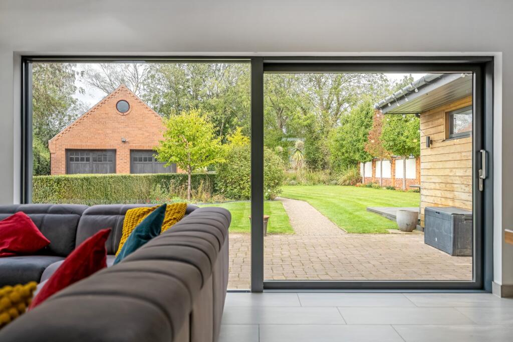 House in West Lindsey, Ingham Cliff, Ingham - More