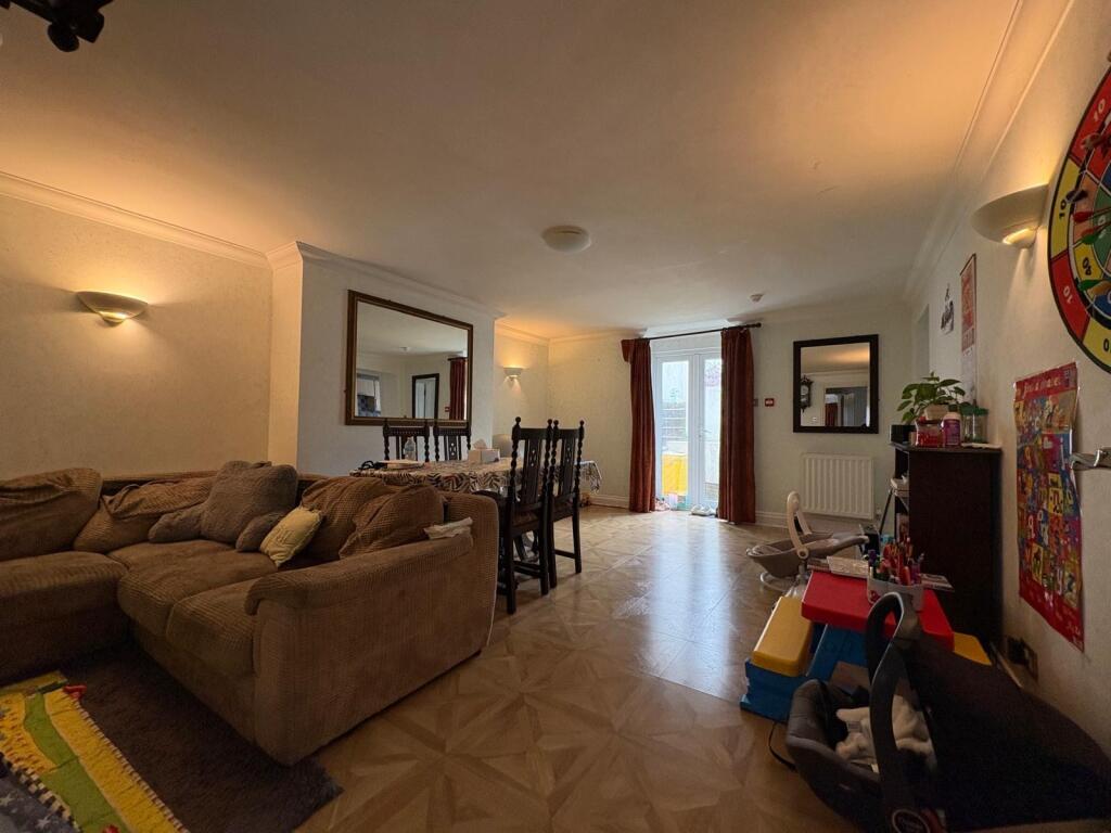 Apartment in Eastbourne, East Sussex - More