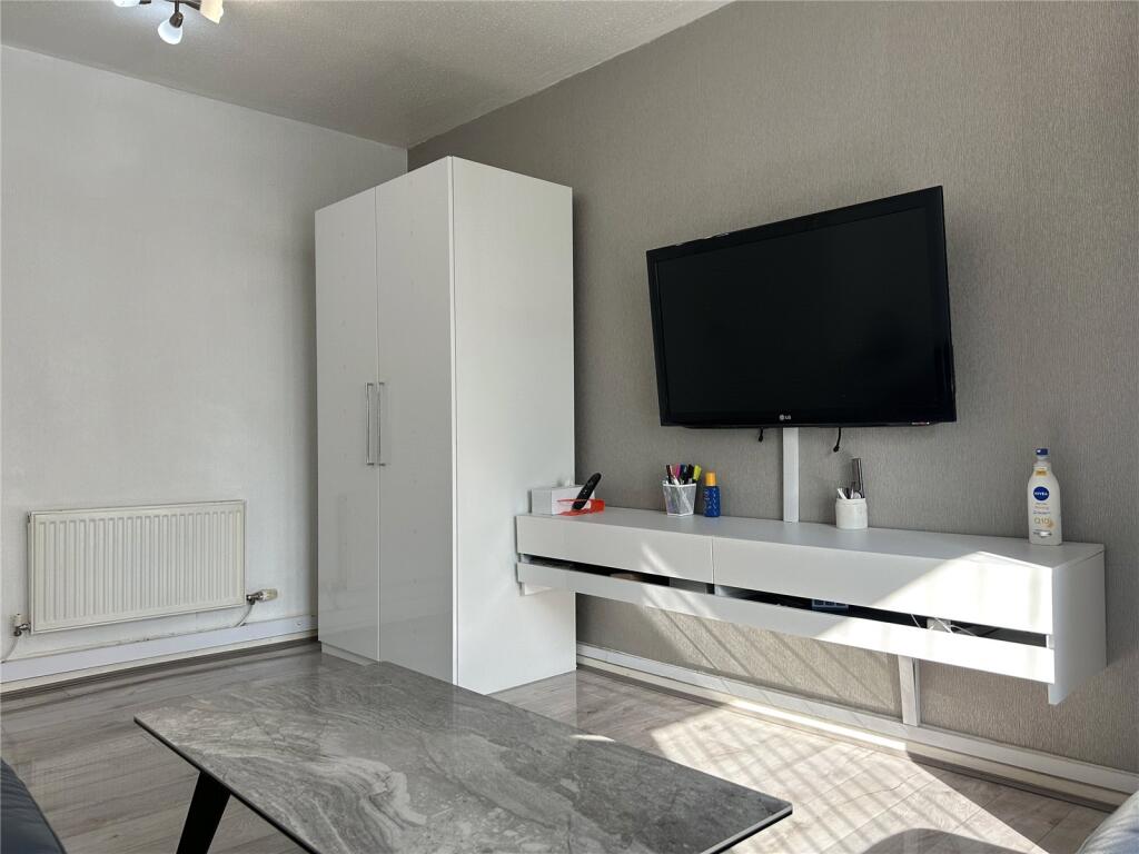 Apartment in Oldham, Oldham Edge, Coldhurst - View 2