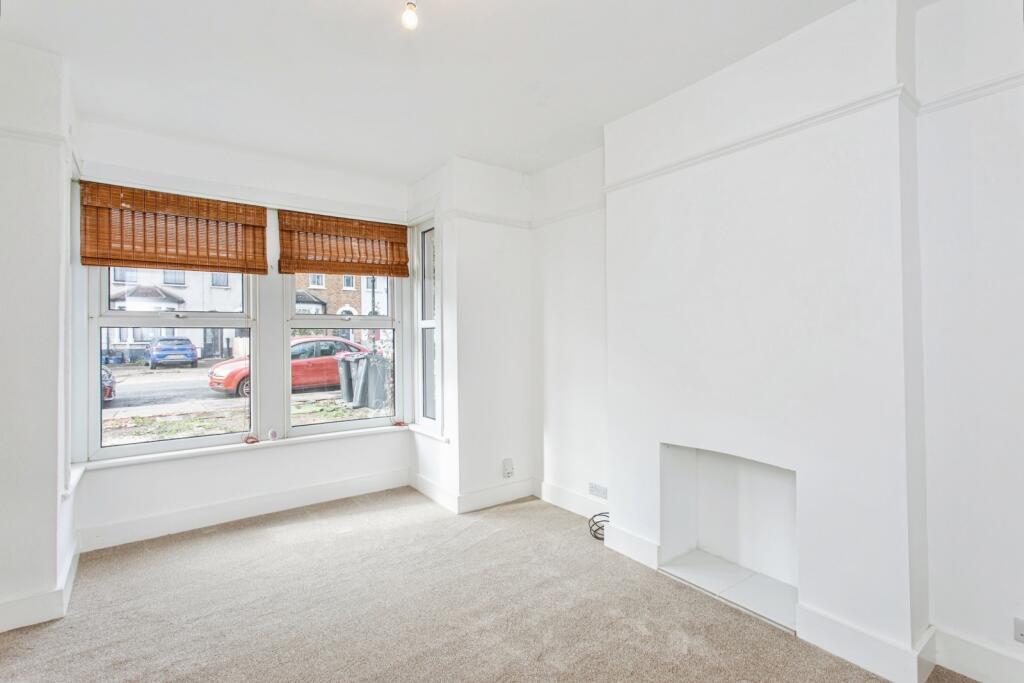 Apartment in Southend-on-Sea - View 4