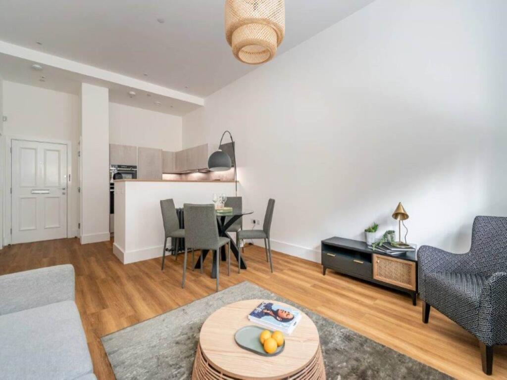 Apartment in Edinburgh - View 4