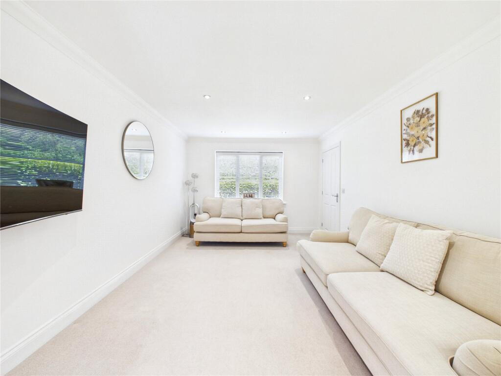 House in Brightlingsea - More