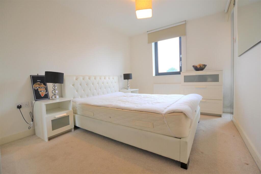 Apartment in London, Yiewsley - More